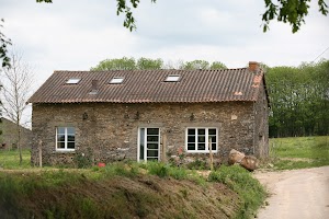 Camping Magnesse - boerencamping en gîtes met zwembad, rivier/beek en eigen zwemmeer plaats foto